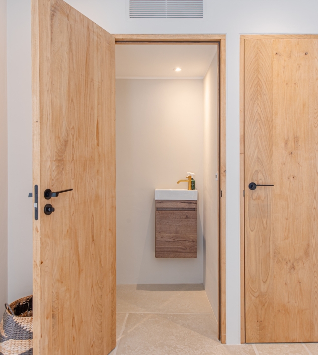 Resa estates Geraldine te koop finca noorden north ibiza sale bathroom doors bedroom wooden.jpg